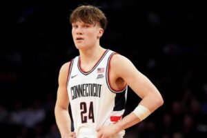 braylon mullins’ buzzer beater sends uconn past