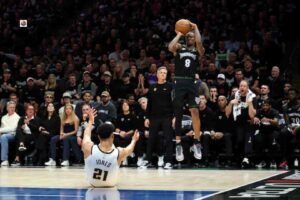 dosunmu's night for the ages: minnesota on the brink