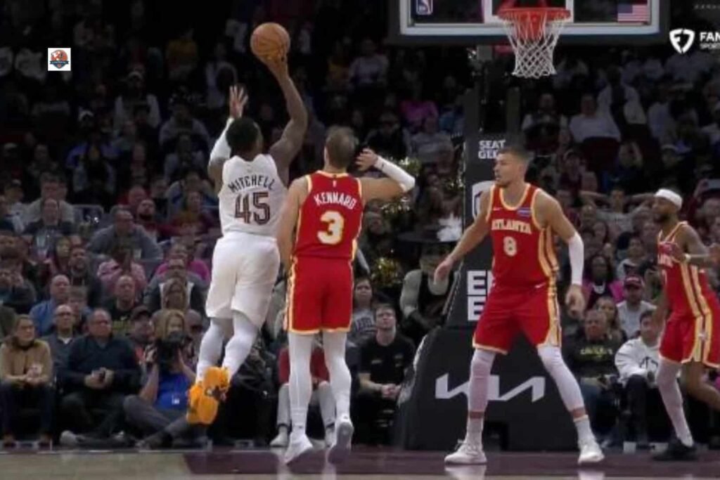 catch the action: hawks vs cavaliers game